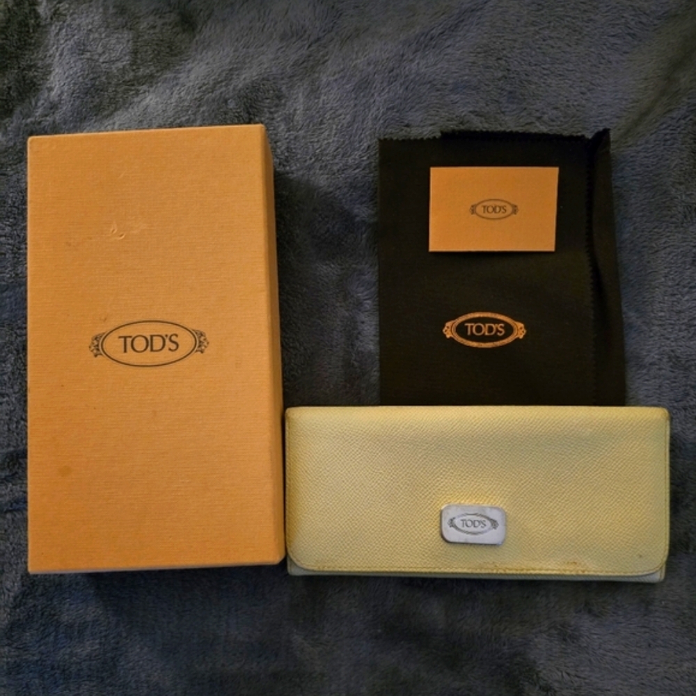 TODS Continental Flap Wallet. Pale Yellow Pebbled Leather Full Inclusion. EUC - Picture 2 of 16